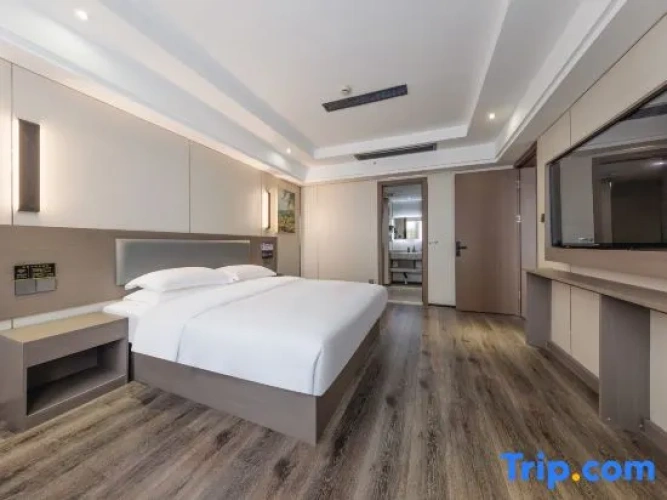 Suite with mountain view