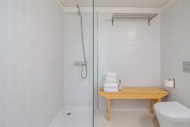 Charming Apartment With Convenient City Access