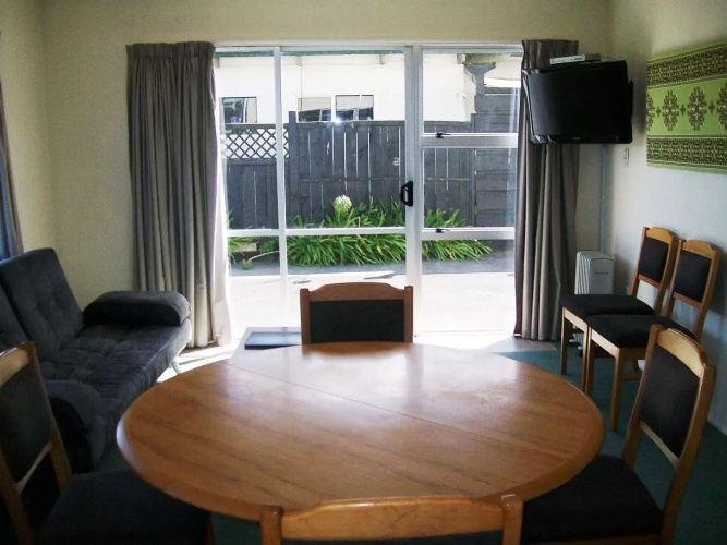 Cedar Court Motel