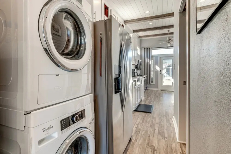 Austin Tiny Home: Fireplace, Shared Pool & Hot Tub