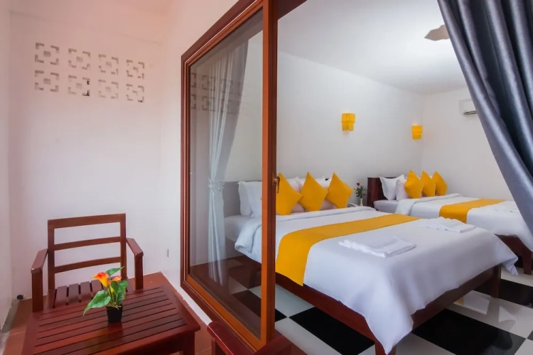 Standard Twin room with balcony and with pool view