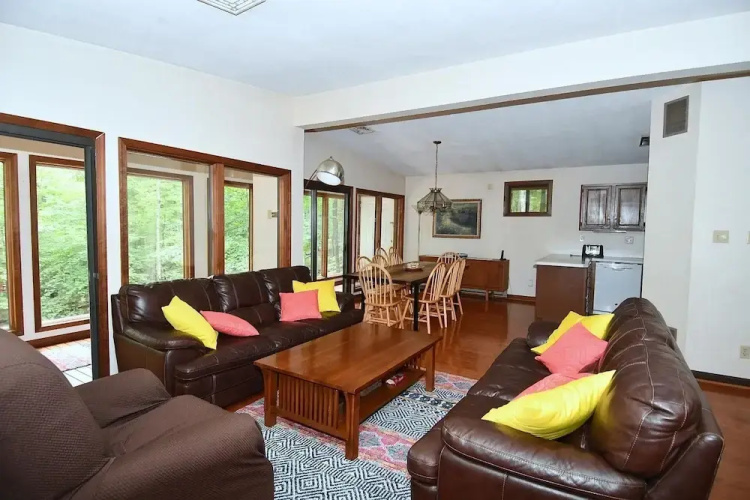 Dogwood Knoll - Wooded Escape