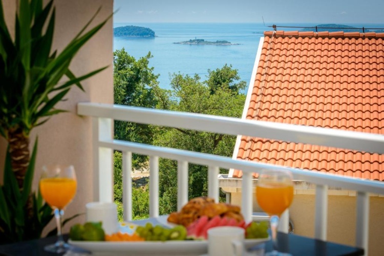 Apartment with sea view