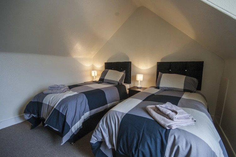1 Varis Apartments
