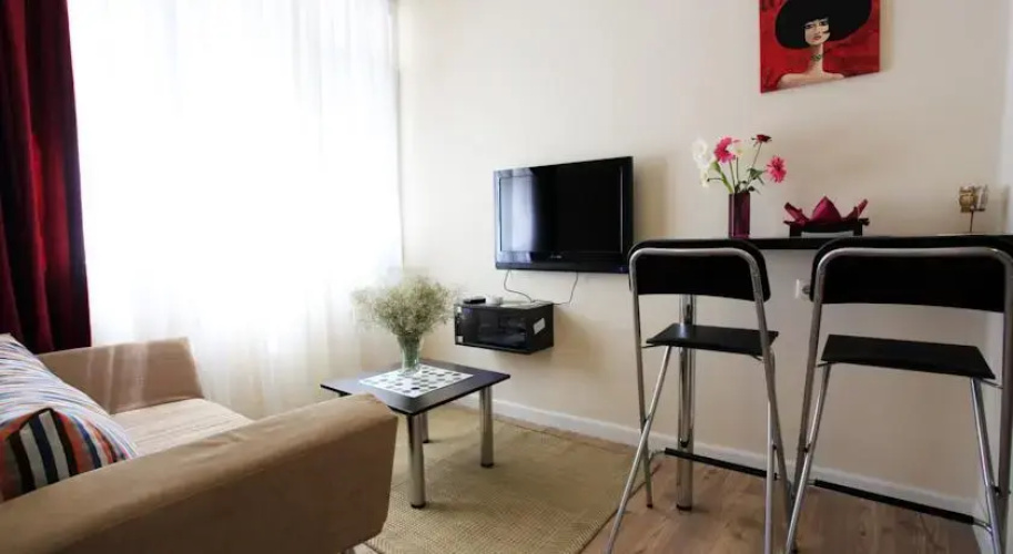 Zebra Homes Hotel