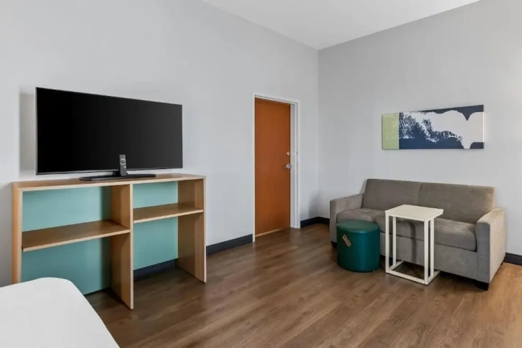 2 Bedrooms Studio