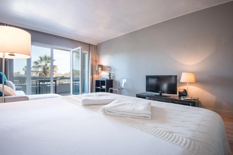 Cascais/Estoril Beachfront Apts
