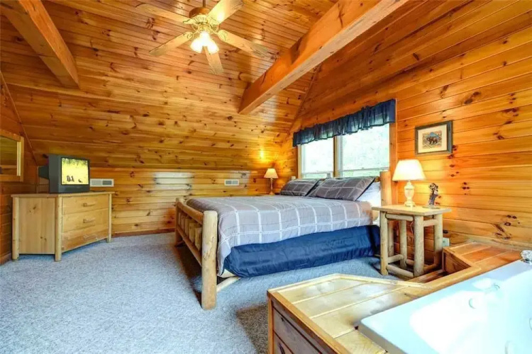 Honey Pot - Three Bedroom Cabin