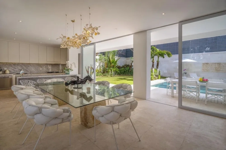 4 Bedrooms Villa