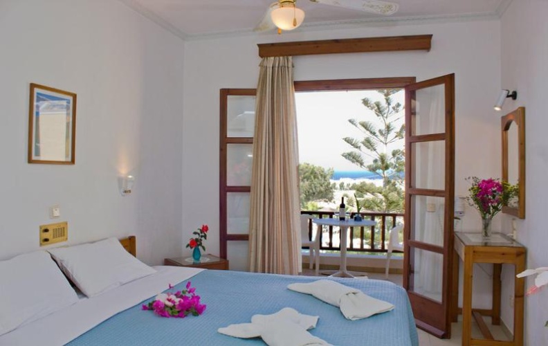 Twin room with balcony and with sea view