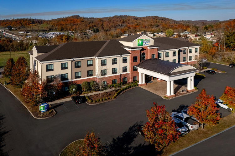 Holiday Inn Express And Suites Fairmont photo 31