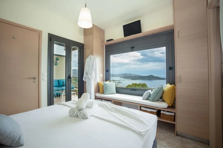 Deluxe Sextuple Villa with bay view