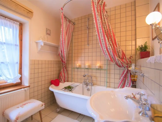 1 Bedroom Suite with balcony and with mountain view