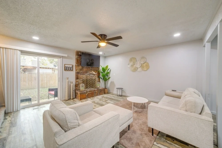 2 Bedrooms Apartment