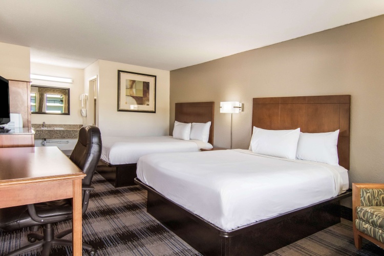 Standard Quadruple room
