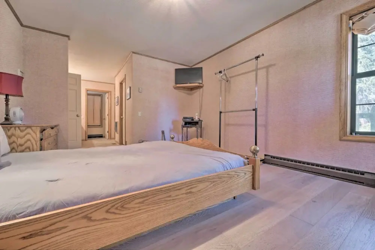 Wraparound Deck & Pool Access: Truckee Cabin