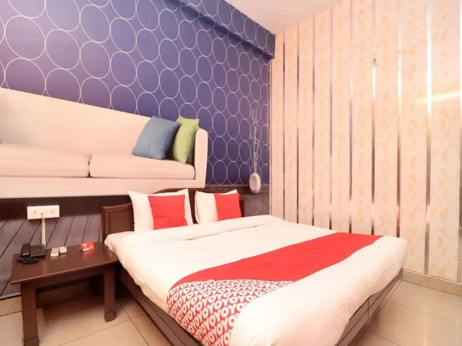 OYO 14876 Hotel Samrat