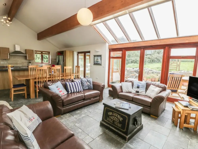 Manaros Cottage