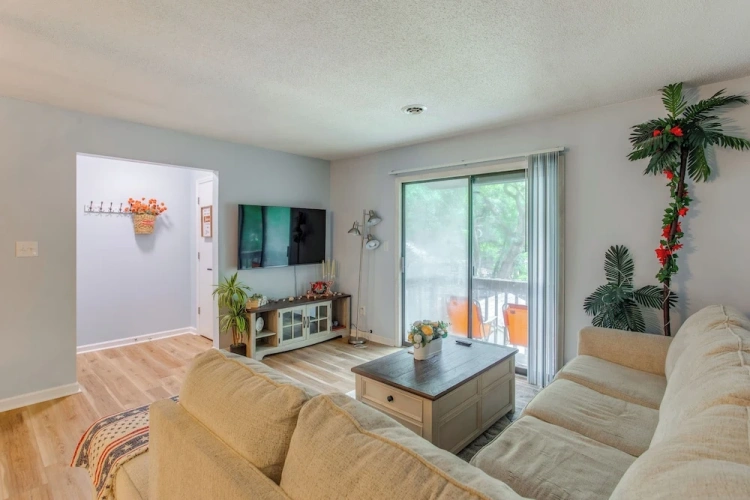 2 Bedrooms Apartment