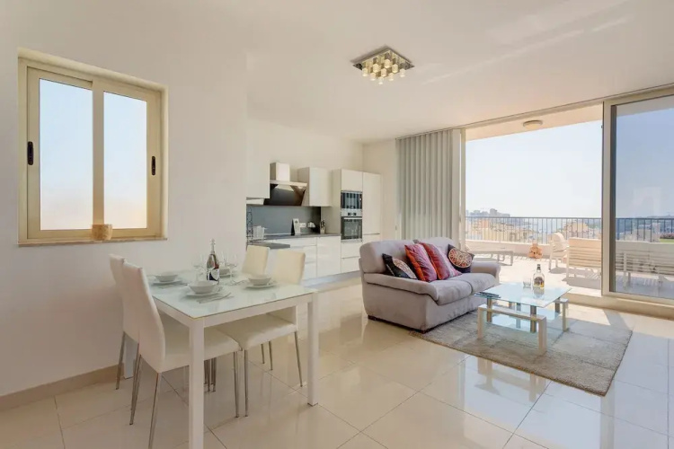 Superlative Penthouse With Spacious Terrace