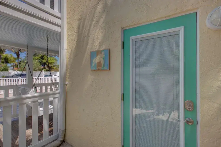 Lulu's Key House Leatherback 2/2 Downstairs
