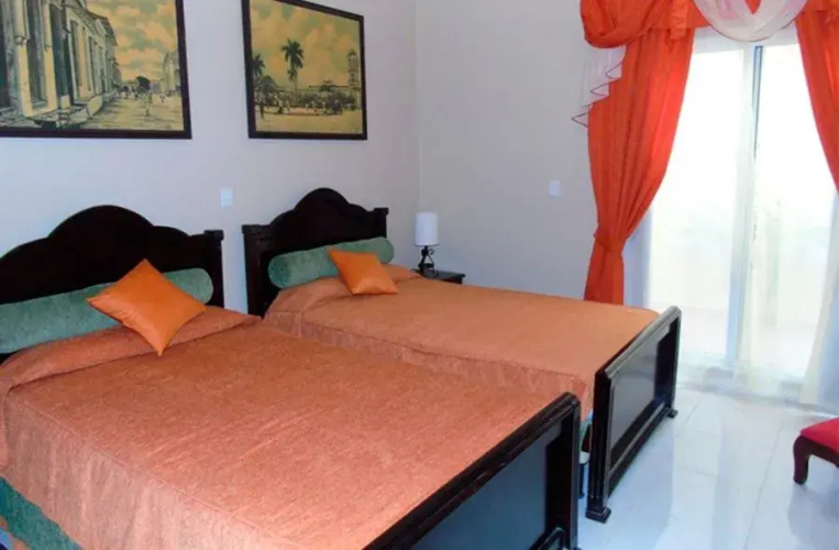 Hotel E Colonial