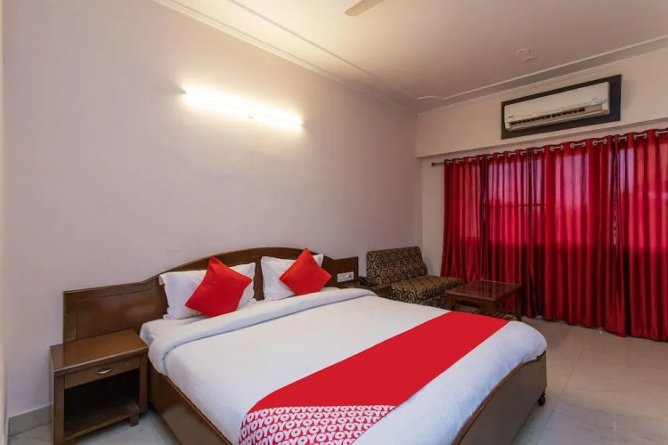 OYO 25042 Vikramaditya Hotel