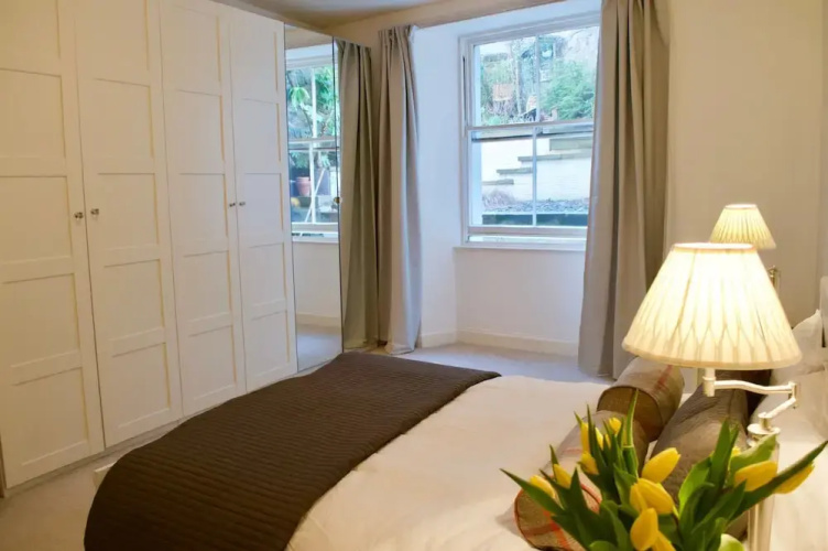 2 Bedroom Flat With A Garden In Bruntsfield