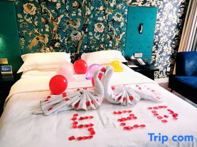 Standard Double room with city view
