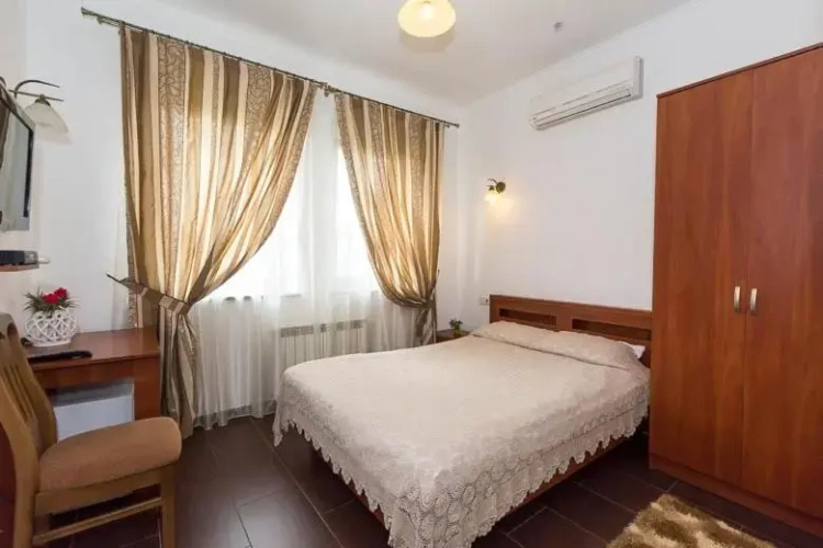 Standard Twin room with view