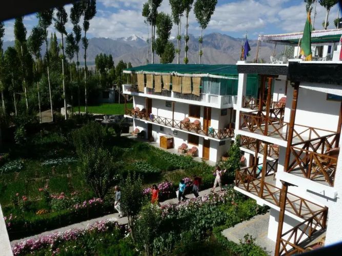 Padma Hotel