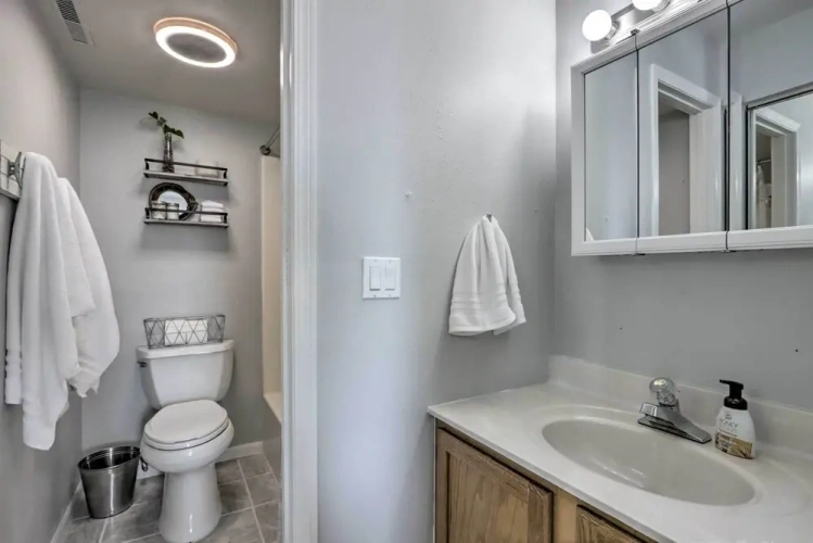2 Bedrooms Apartment
