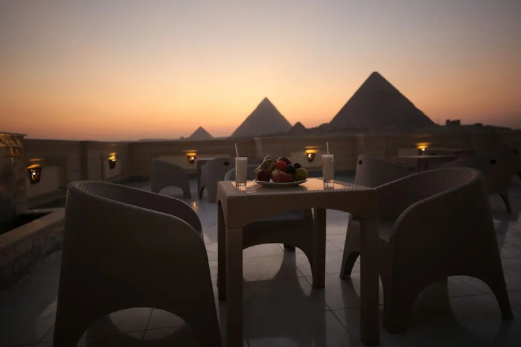 Zeina Pyramids Inn