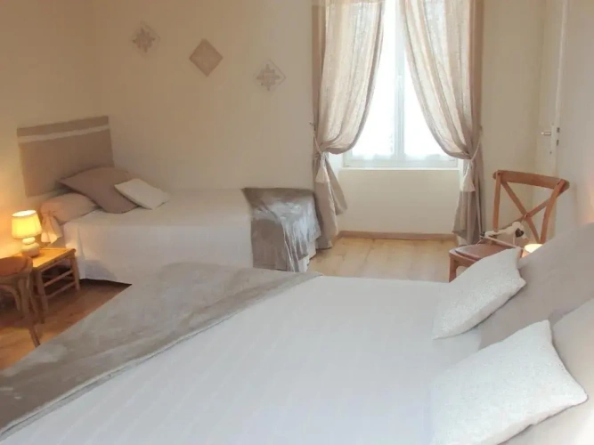 Standard Triple room