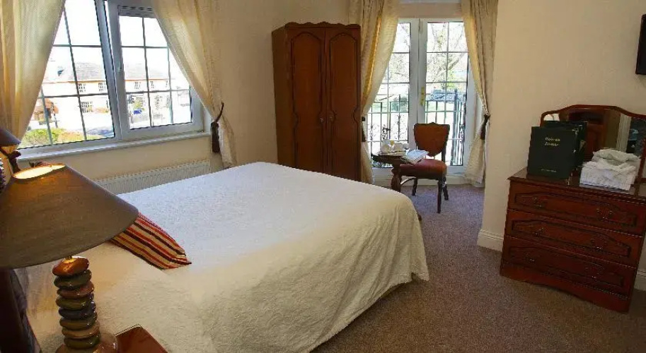 Robeen House