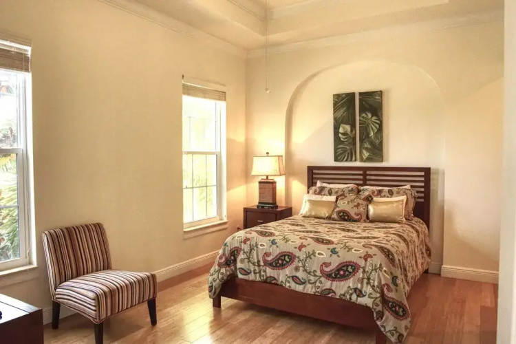 Prestigious 4 BR Getaway - Coronas Verde