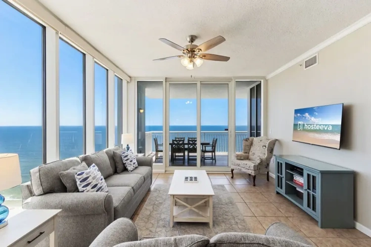 4 Bedrooms Apartment with balcony and beachfront