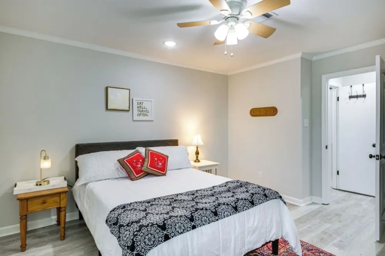 2 Bedrooms Apartment