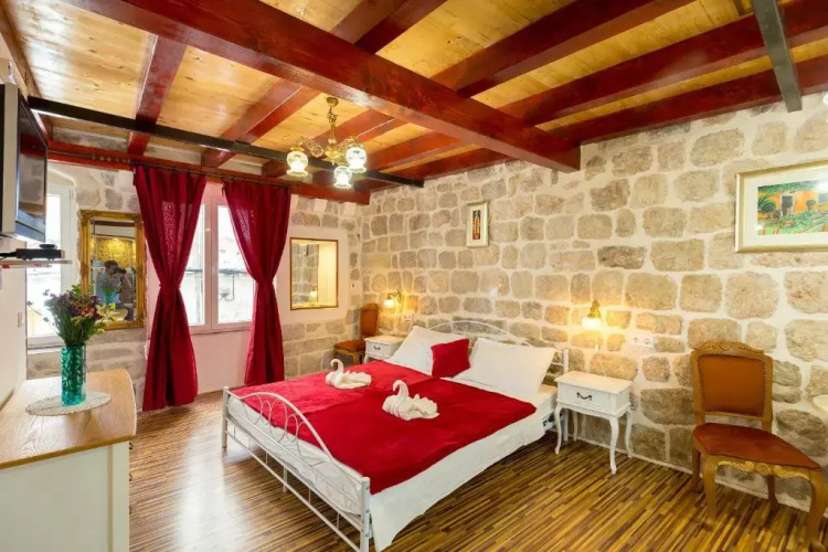 Juliette's palace studios