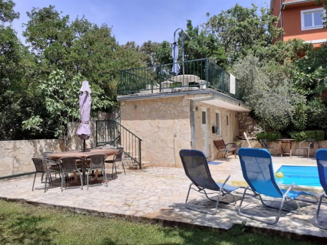 5 Bedrooms Cottage