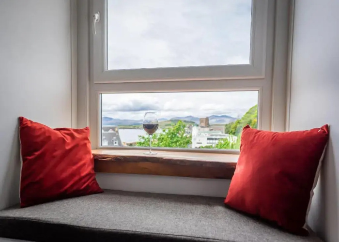 Burnbank Apartment
