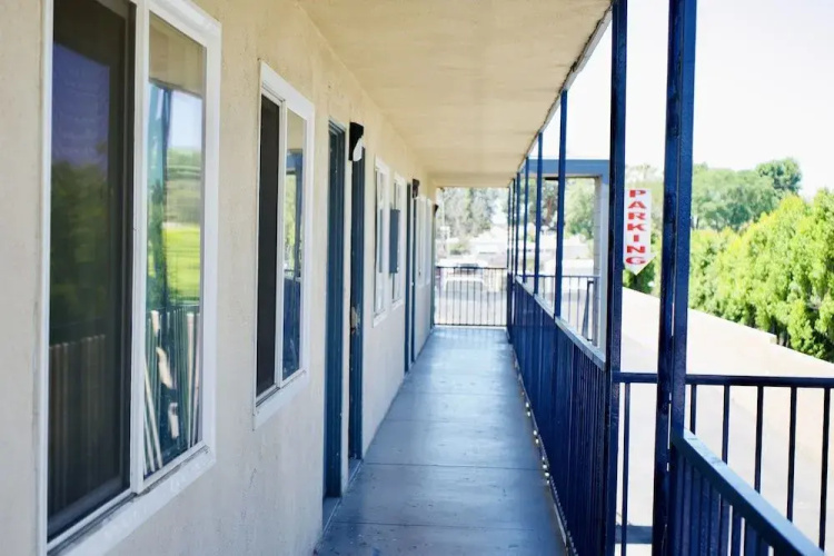Red Carpet Motel