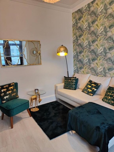 4 Bedrooms Cottage