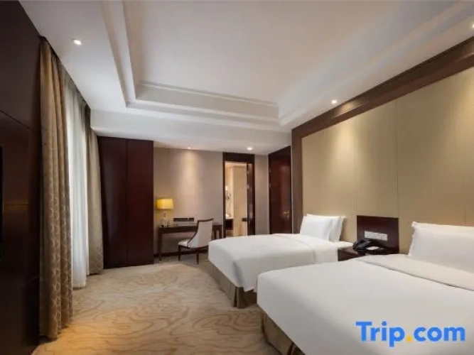 Deluxe Triple Family Suite