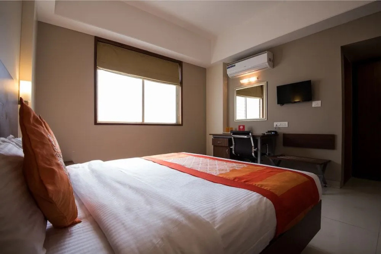 OYO 9989 Hotel Classic Executive