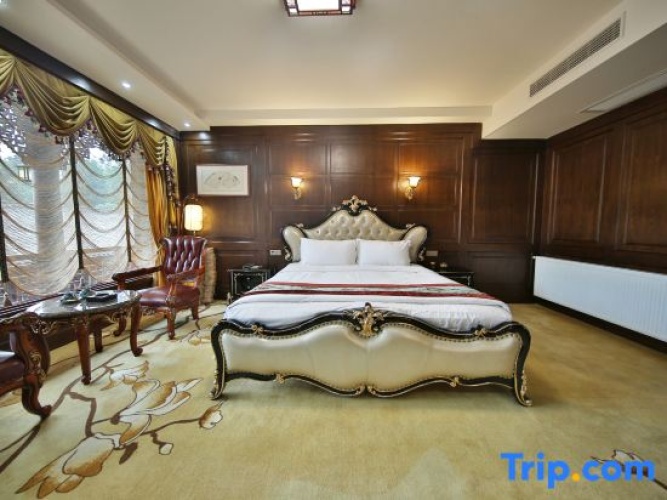 Luxury Suite