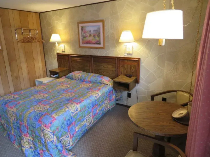 Red Ranch Motel