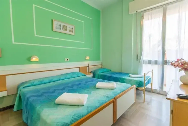 Standard Quadruple room with sea view