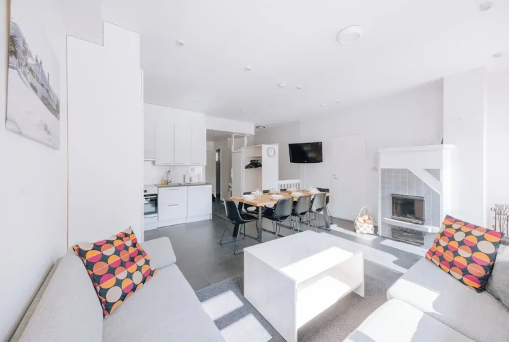 Spacious 3BR Apt. with Sauna