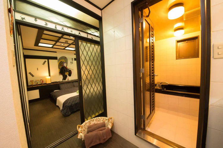 Hotel Candy Hall